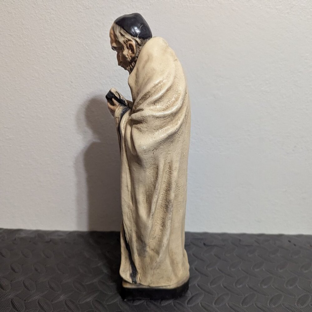 Vintage Praying Rabbi Statue - Picture 3 of 7